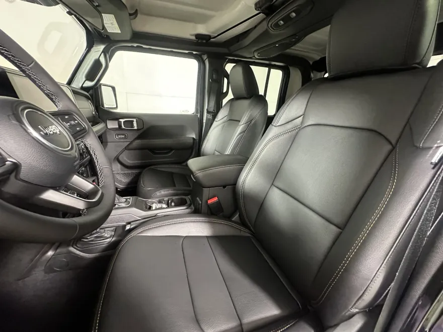 2025 Jeep Gladiator Sport photo 1