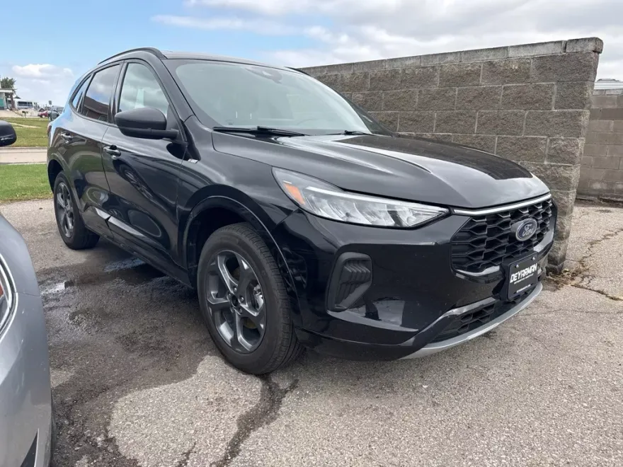 2024 Ford Escape ST-Line photo 1