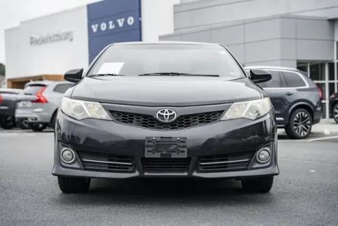 2014 Toyota Camry SE photo 2