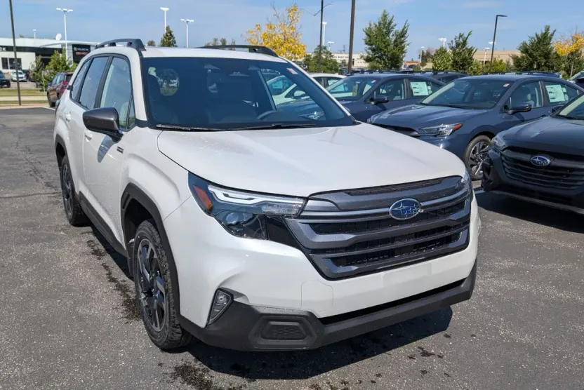 2025 Subaru Forester Premium photo 1