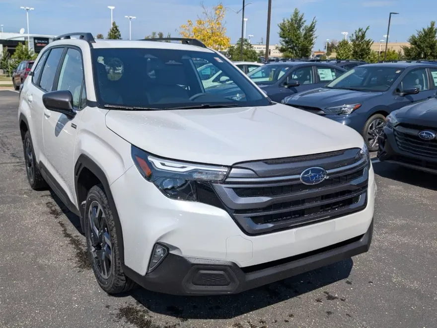2025 Subaru Forester Premium photo 1