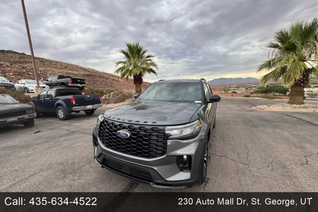 2025 Ford Explorer ST-Line photo 1