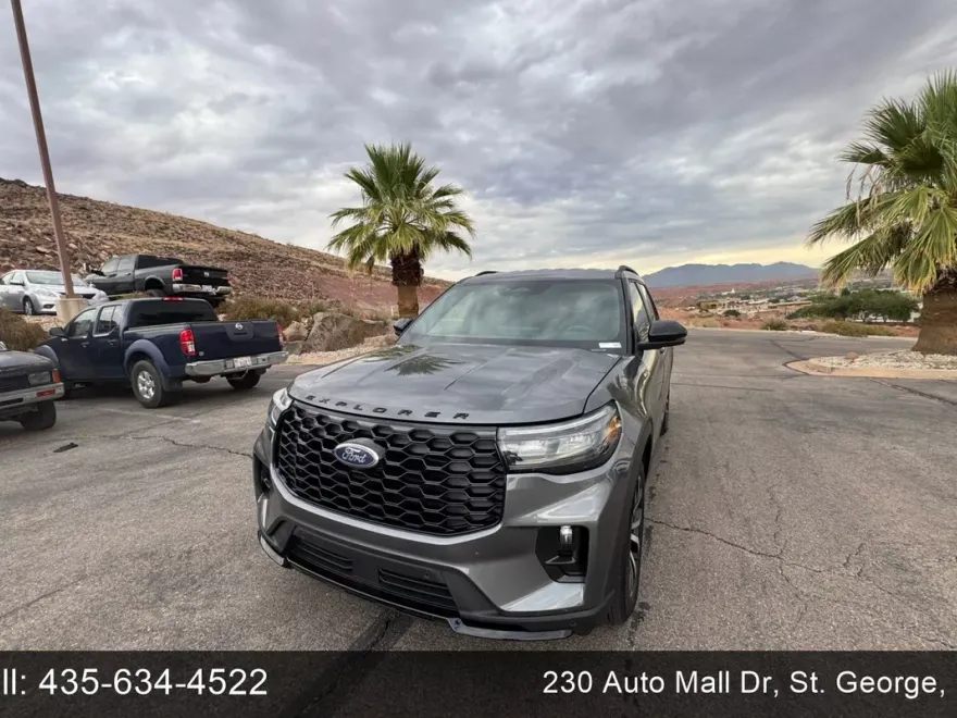 2025 Ford Explorer ST-Line photo 1