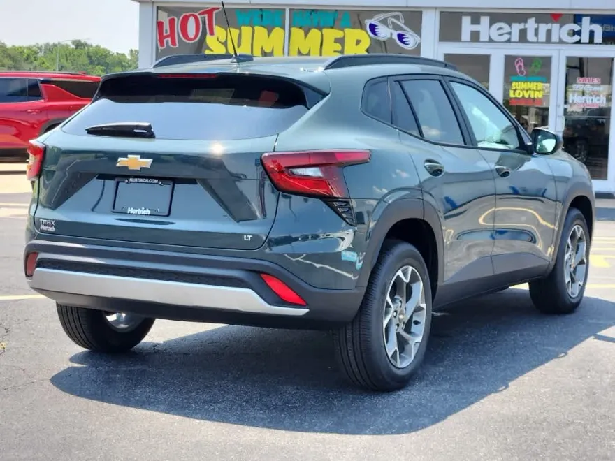 2025 Chevrolet Trax LT photo 1