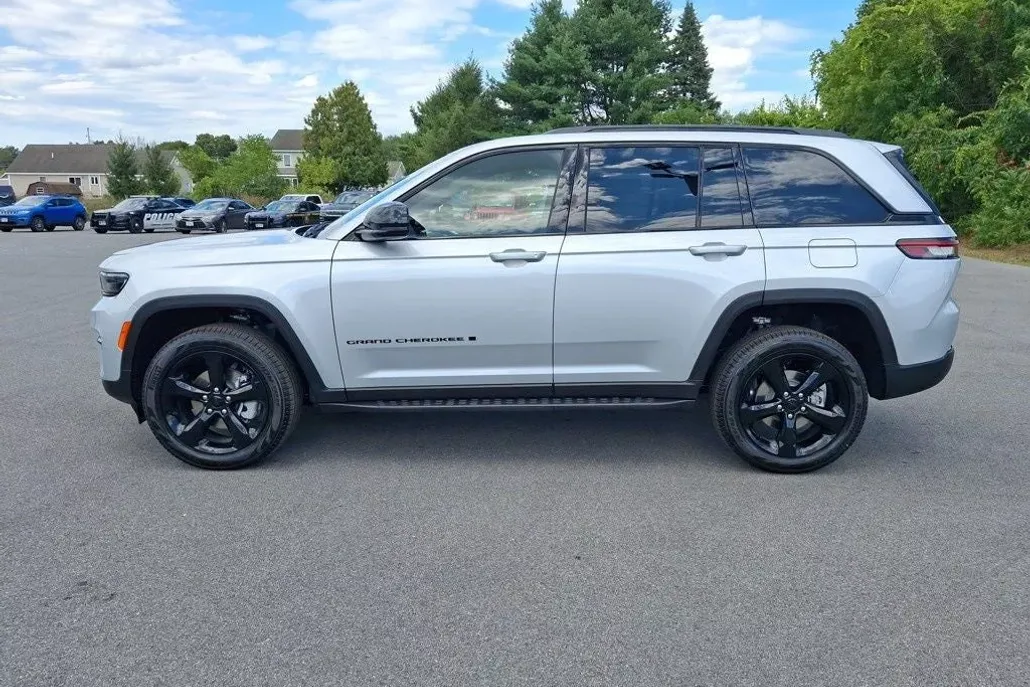 2025 Jeep Grand Cherokee Limited photo 1