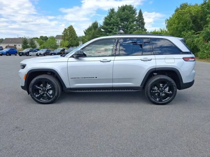 2025 Jeep Grand Cherokee Limited photo 1
