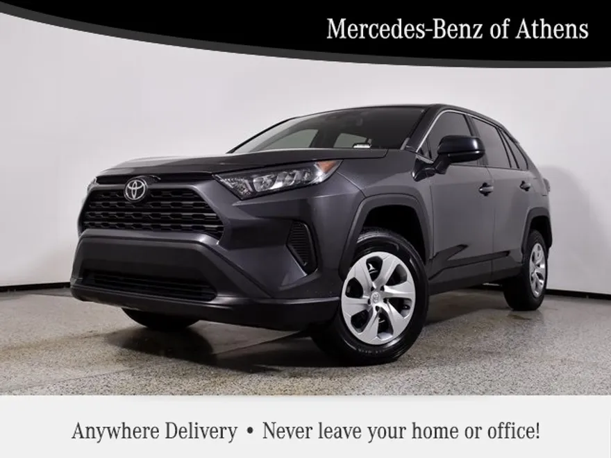 2022 Toyota RAV4 LE photo 1