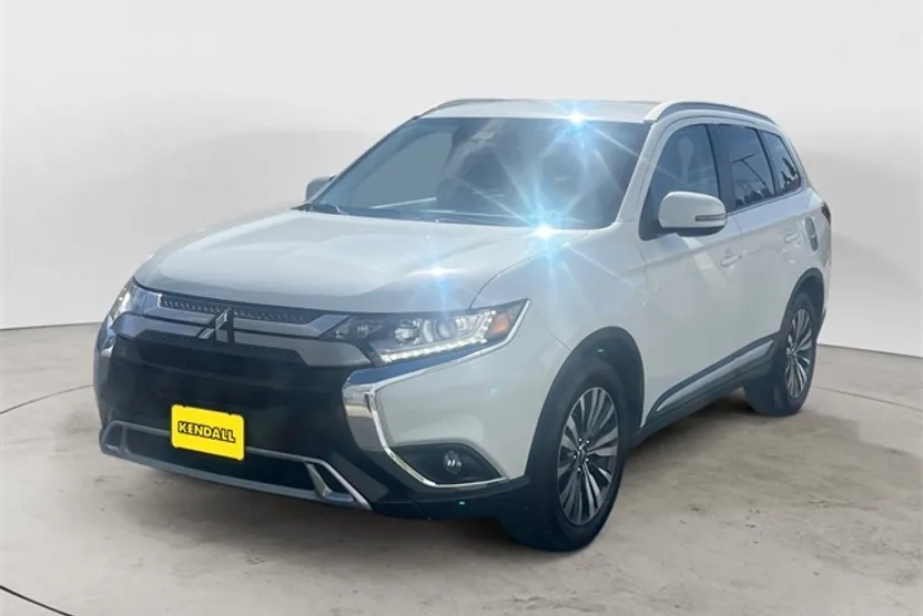 2020 Mitsubishi Outlander SEL photo 1