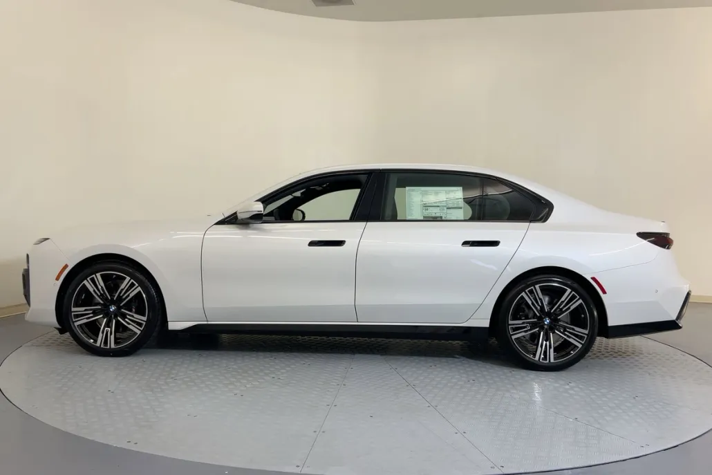 2026 Bmw 740i photo 1