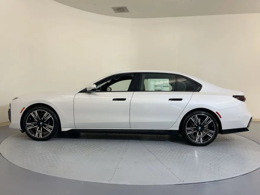 2026 Bmw 740i photo 1