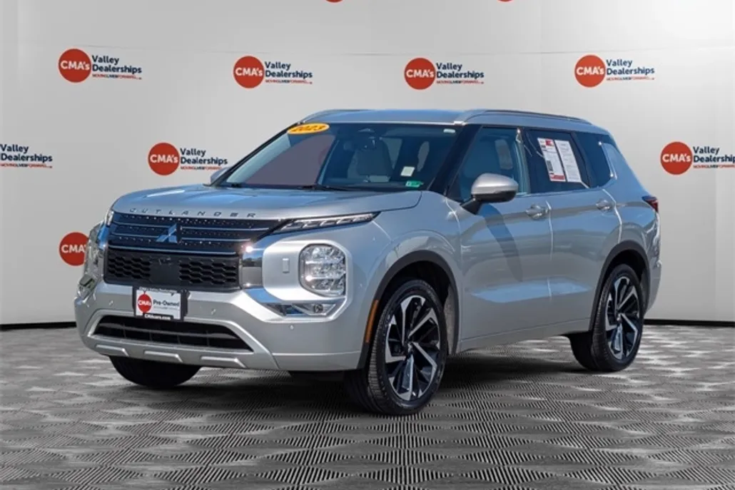 2023 Mitsubishi Outlander SEL photo 1