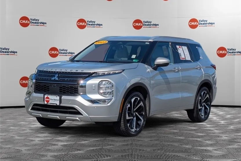 2023 Mitsubishi Outlander SEL photo 1