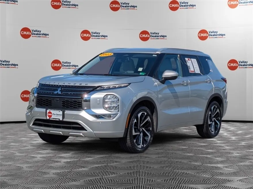 2023 Mitsubishi Outlander SEL photo 1