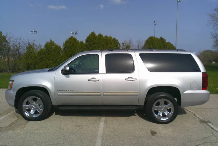 2013 Chevrolet Suburban LT photo 1