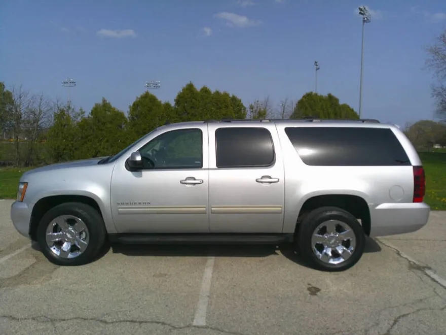 2013 Chevrolet Suburban LT photo 1