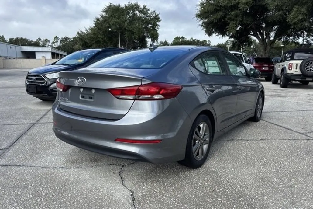 2018 Hyundai Elantra SEL photo 1