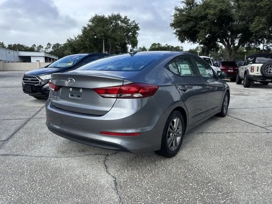2018 Hyundai Elantra SEL photo 1