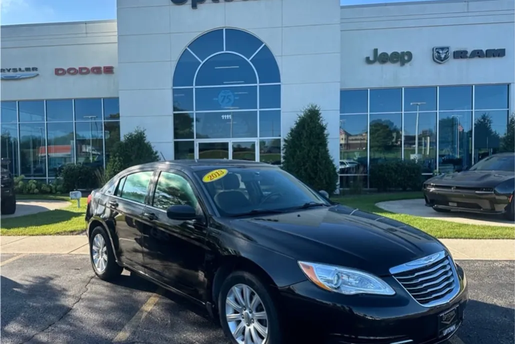 2013 Chrysler 200 Touring photo 1