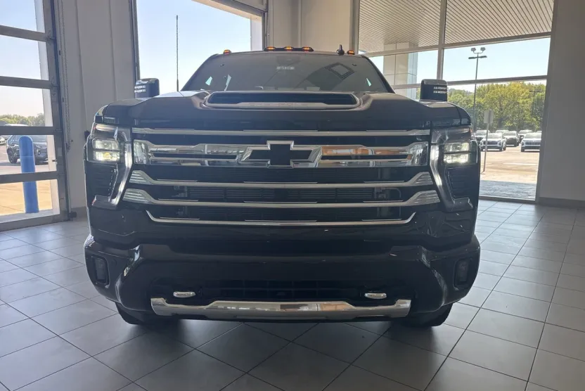 2025 Chevrolet Silverado 2500HD High Country photo 1