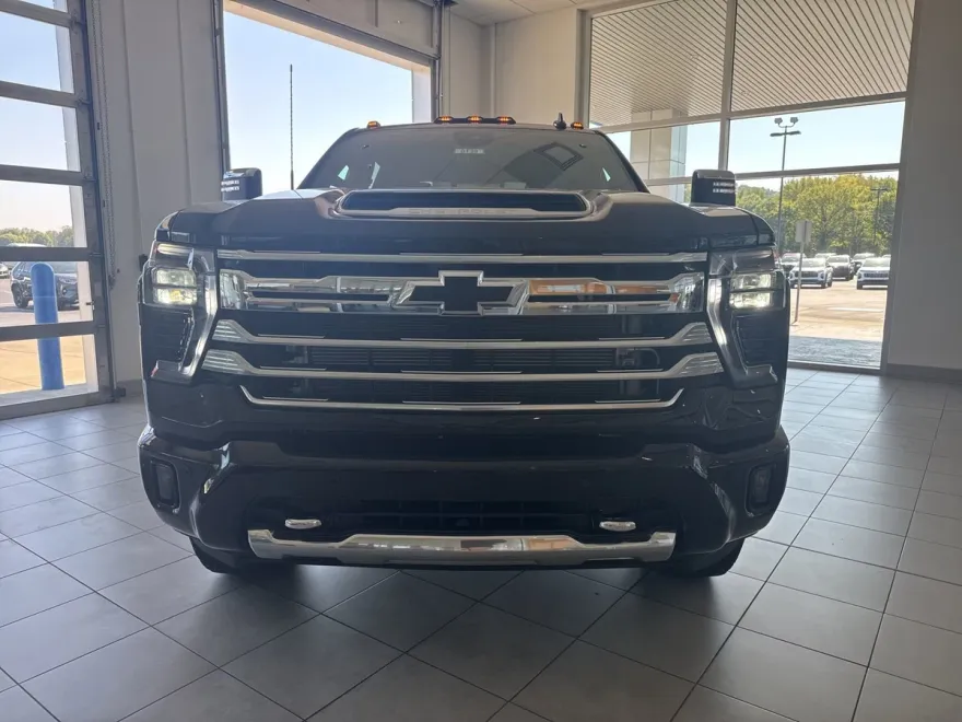 2025 Chevrolet Silverado 2500HD High Country photo 1