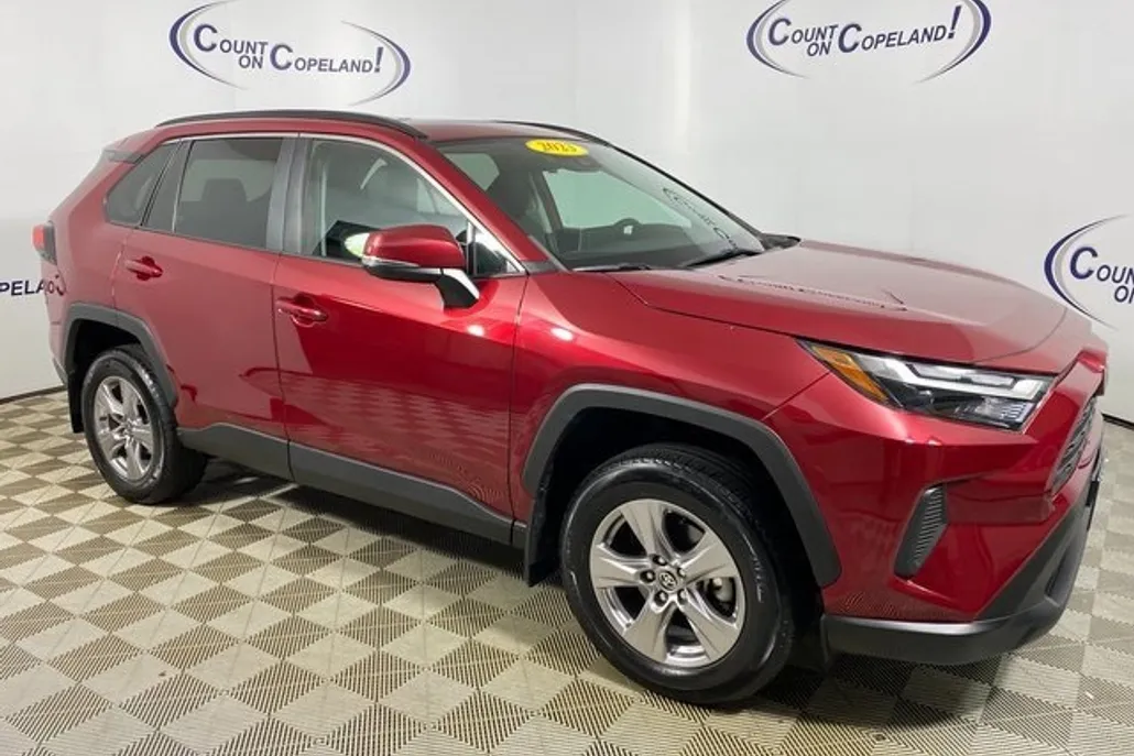 2023 Toyota RAV4 XLE photo 1