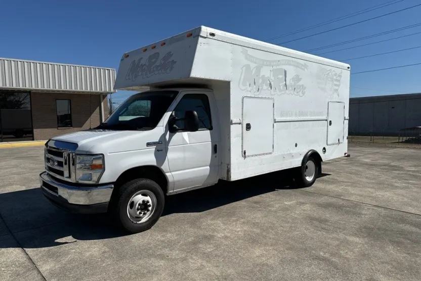 2015 Ford E-350 photo 1