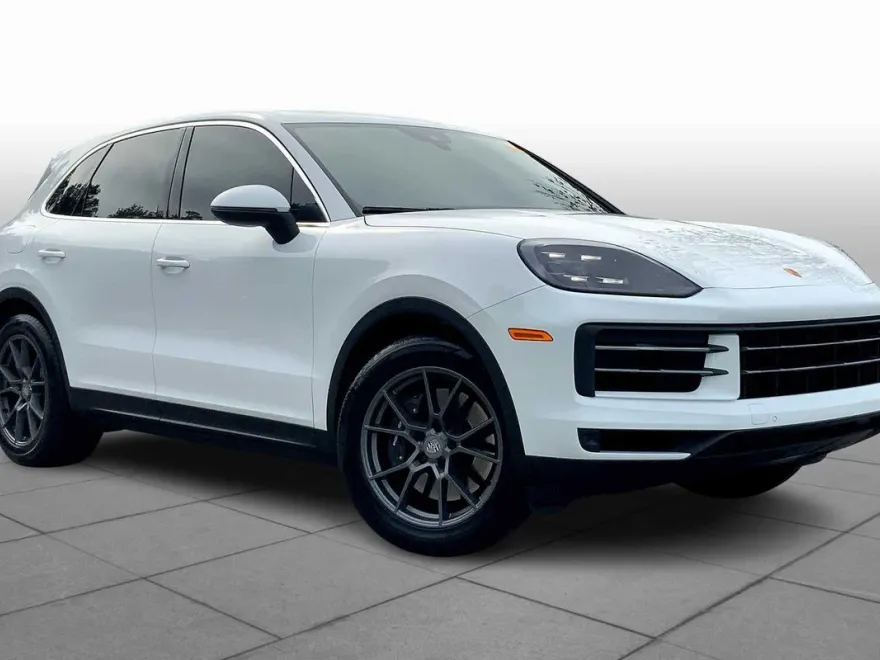 2024 Porsche Cayenne photo 1