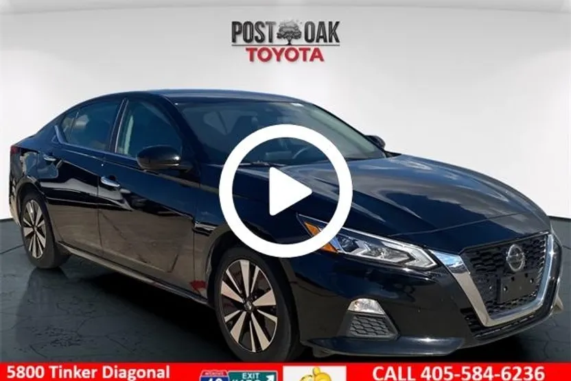 2022 Nissan Altima SV photo 1