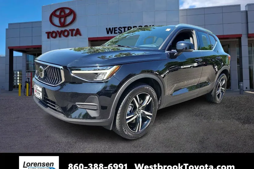 2025 Volvo XC40 Core photo 1
