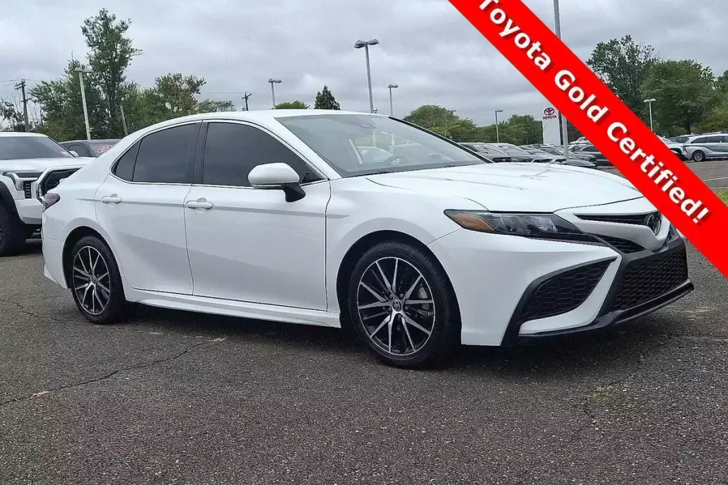 2023 Toyota Camry SE photo 1