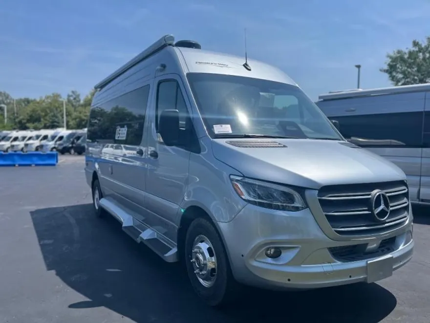 2025 Mercedes Benz Sprinter 3500 photo 1