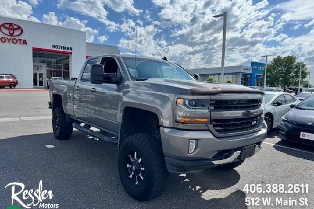 2017 Chevrolet Silverado 1500 LT photo 1