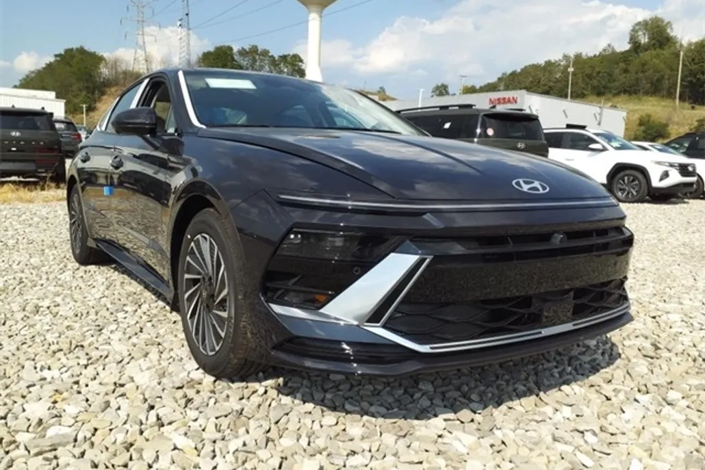 2024 Hyundai Sonata Hybrid Limited photo 1