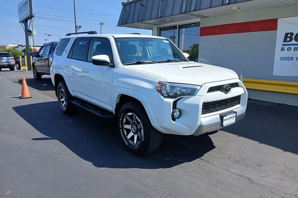 2019 Toyota 4Runner TRD Off-Road photo 1