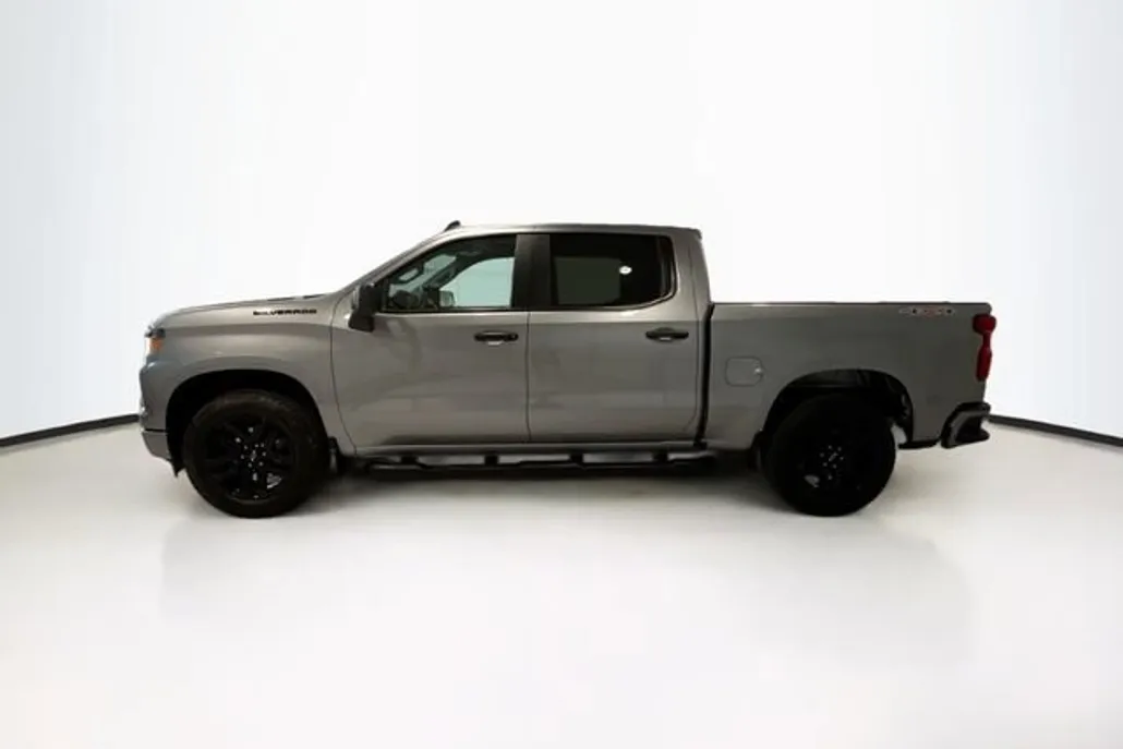 2025 Chevrolet Silverado 1500 Custom photo 1