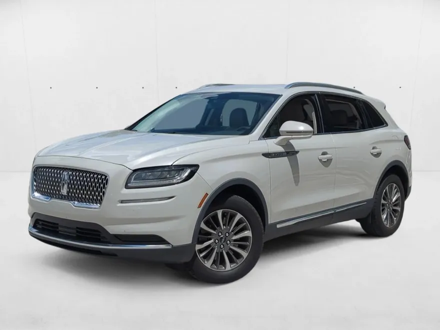 2023 Lincoln Nautilus Standard photo 1