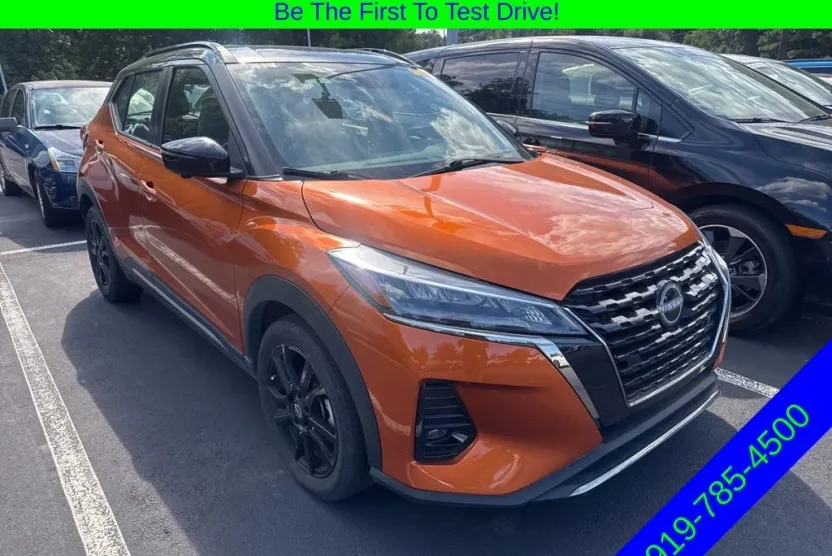 2023 Nissan Kicks SR photo 1