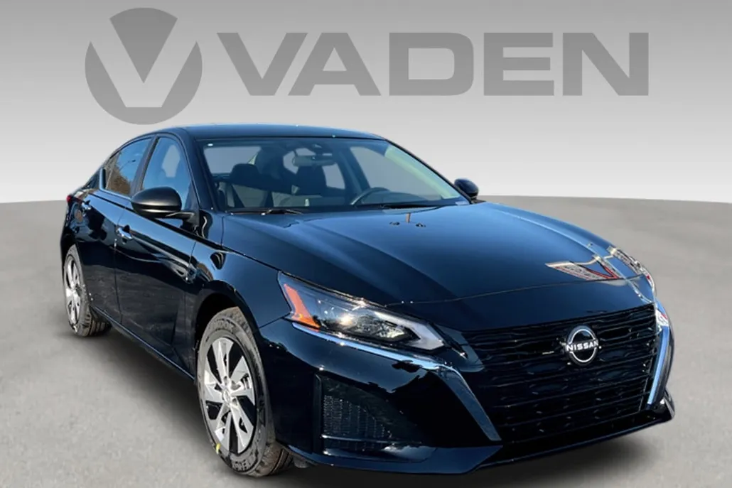 2025 Nissan Altima S photo 1