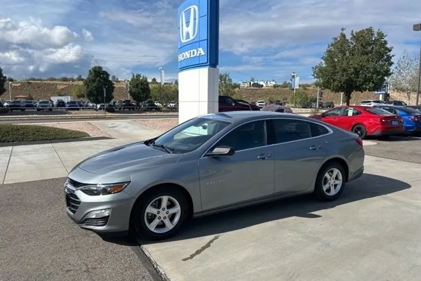 2023 Chevrolet Malibu LS photo 1