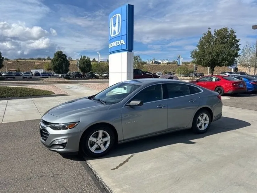 2023 Chevrolet Malibu LS photo 1