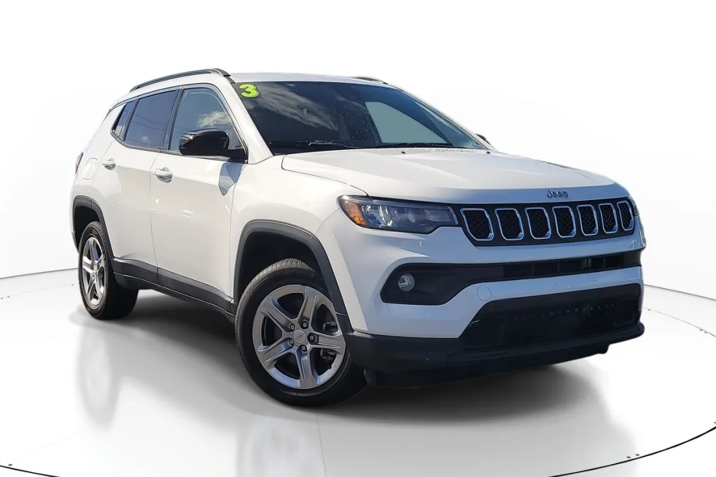 2023 Jeep Compass Latitude photo 1