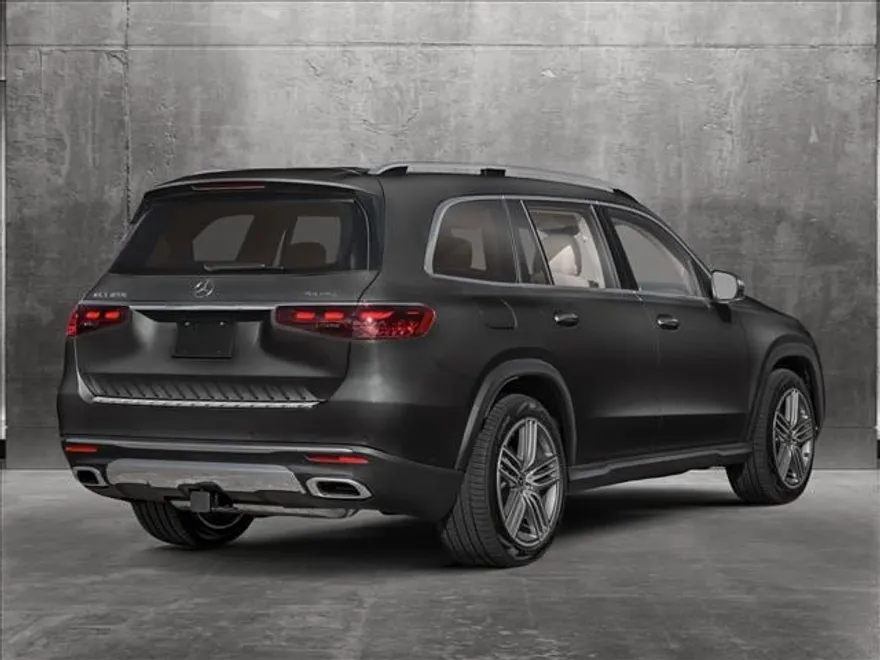 2025 Mercedes Benz GLS 450 4MATIC photo 2