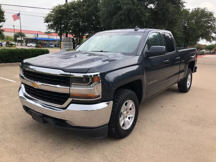 2018 Chevrolet Silverado 1500 LT photo 1