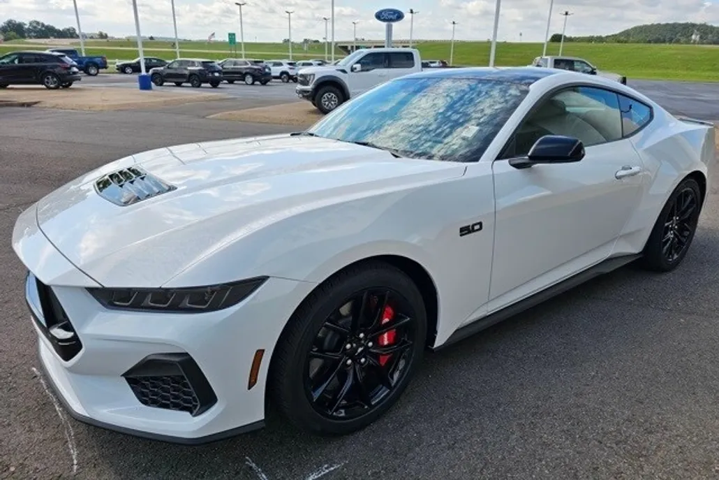 2025 Ford Mustang GT photo 1
