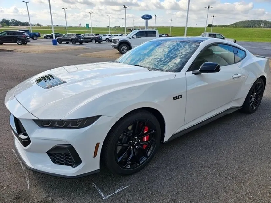 2025 Ford Mustang GT photo 1