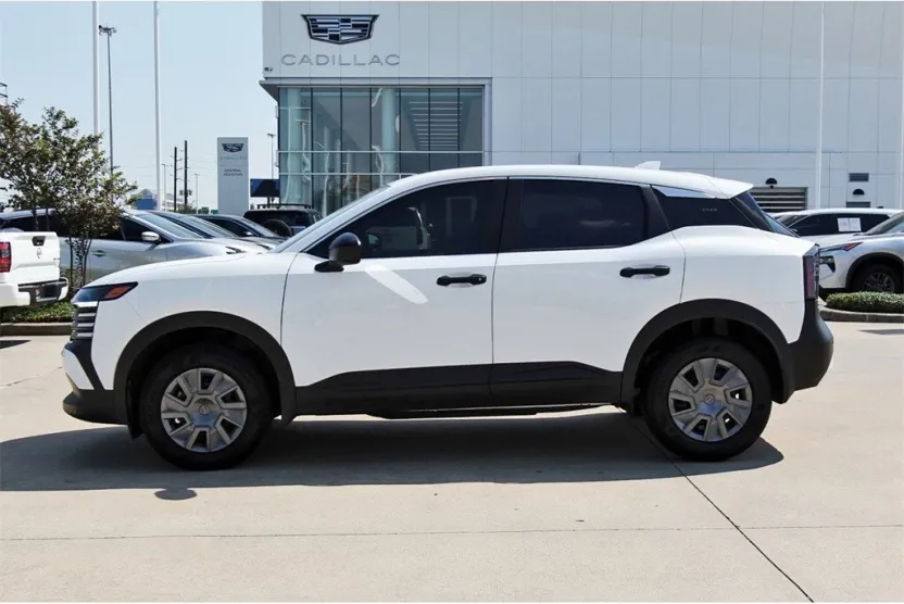 2025 Nissan Kicks S photo 1