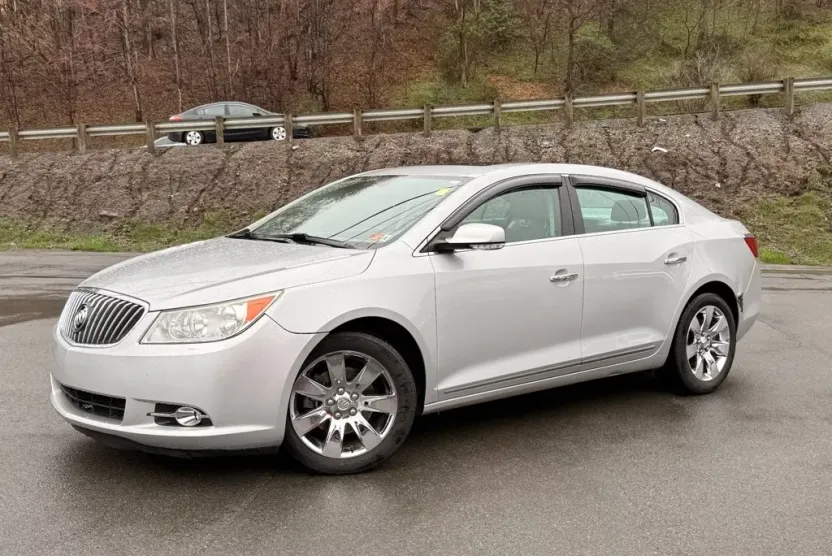 2013 Buick LaCrosse Leather photo 1