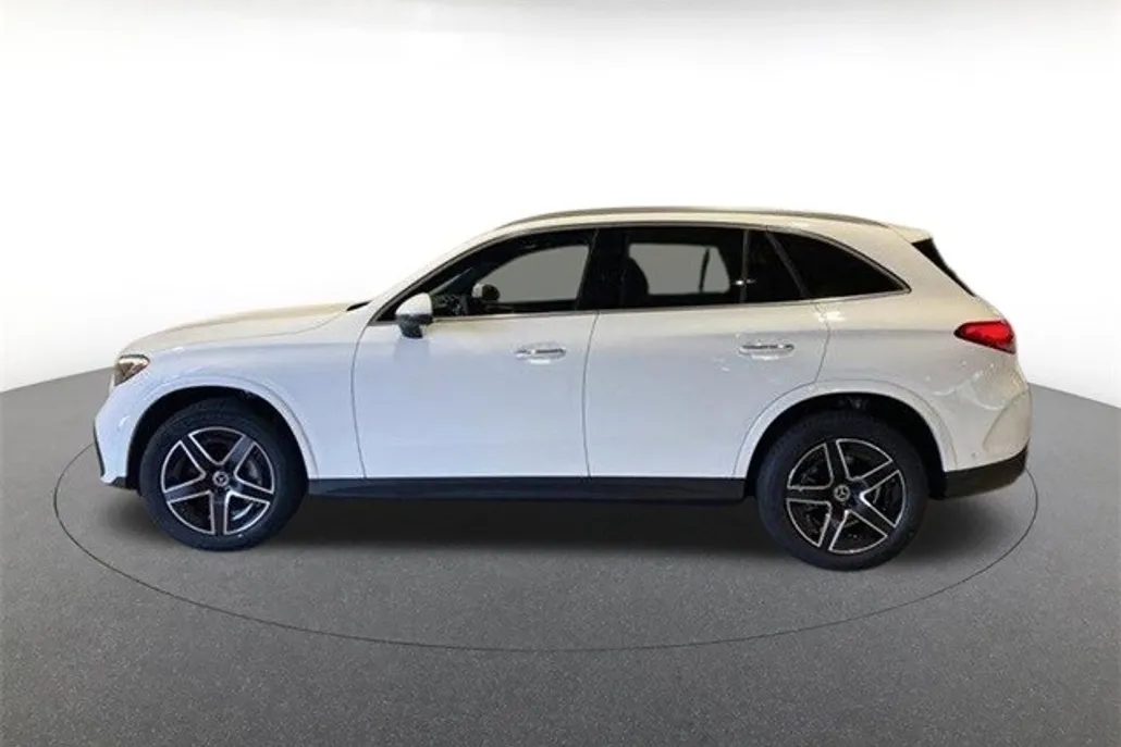 2025 Mercedes Benz GLC 300 4MATIC photo 1