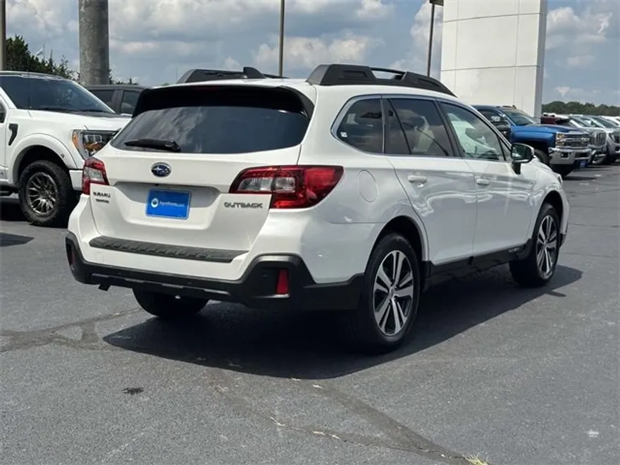 2019 Subaru Outback Limited photo 1