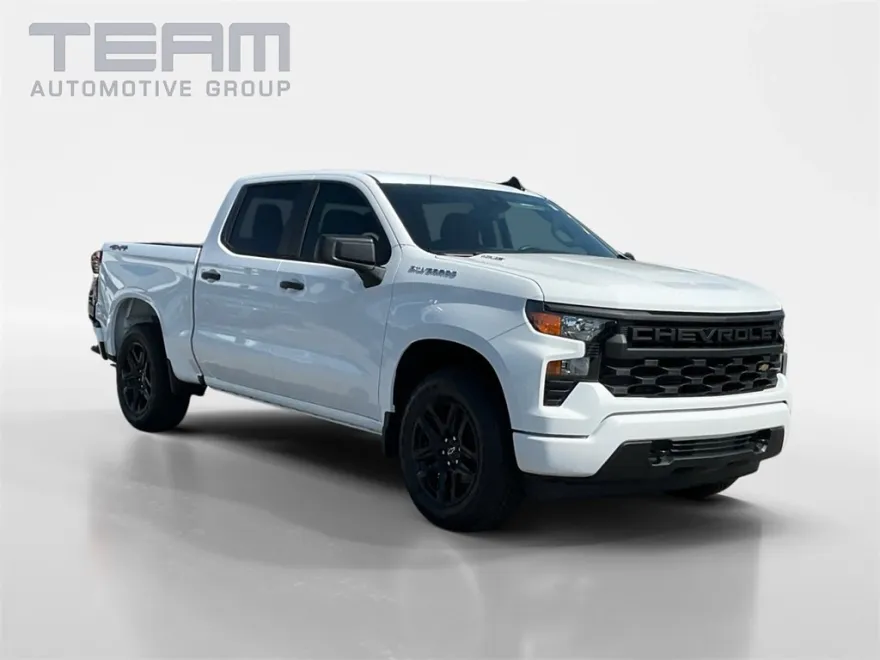 2025 Chevrolet Silverado 1500 Custom photo 1